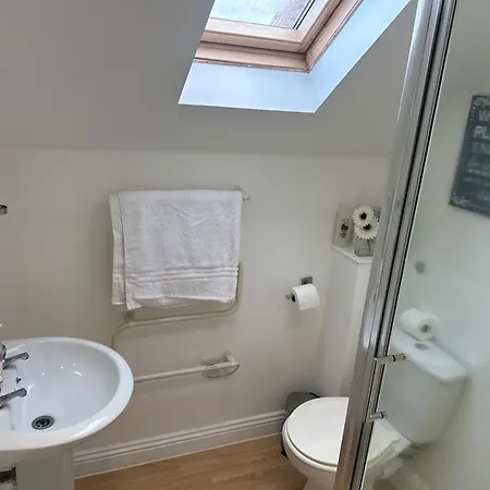 Welbury Sleeps 2 Pet Friendly & Parking דירה