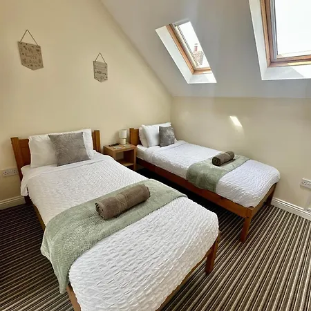 Welbury Sleeps 2 Pet Friendly & Parking