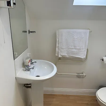 Welbury Sleeps 2 Pet Friendly & Parking